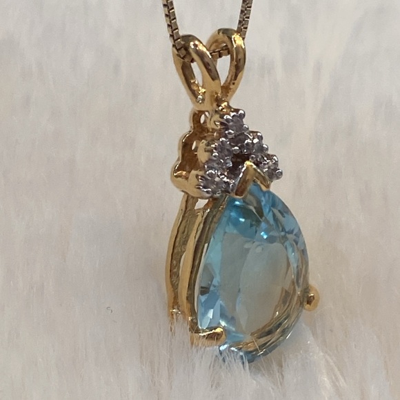 Pear Topaz Pendant - Picture 6 of 7